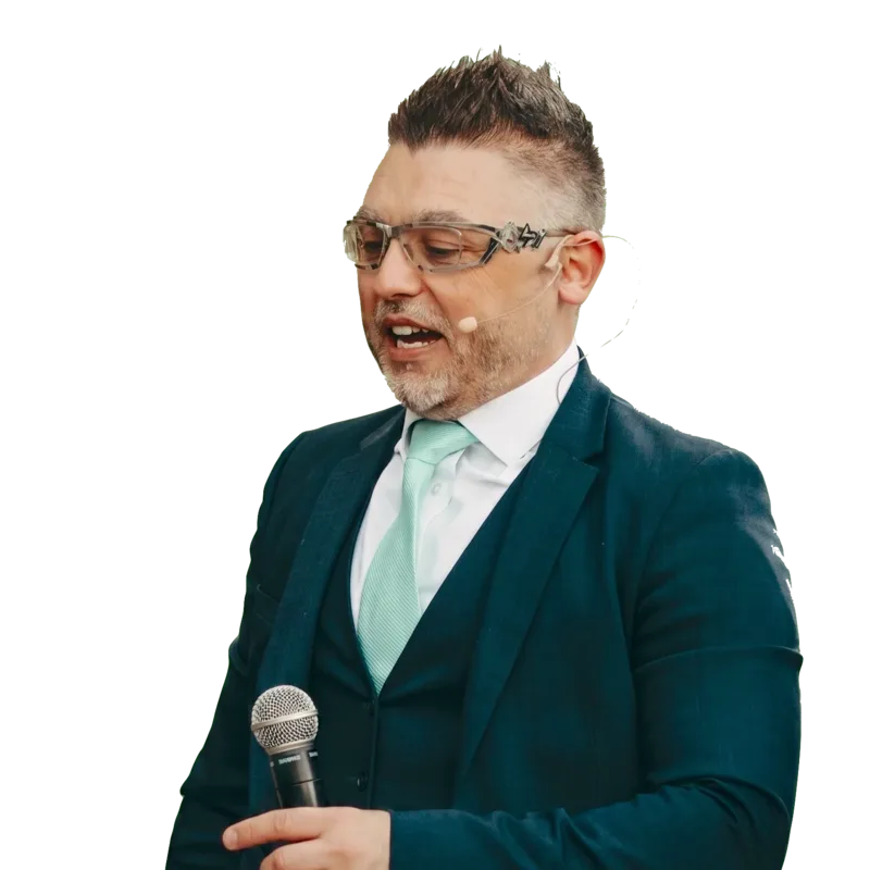 Calix, orateur invité lors d'un séminaire corporate, illustrant un point par le mentalisme