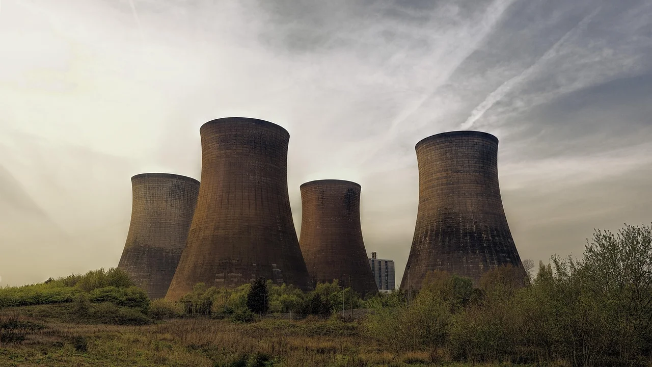 Illustration de l'histoire du réacteur nucléaire et de l'abri à vélos, effet Parkinson